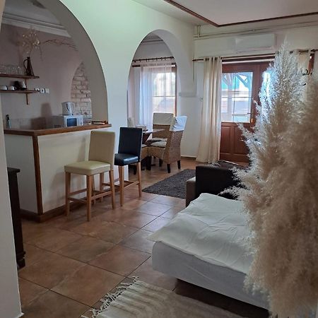 Apartman Romana Postorna Luaran gambar