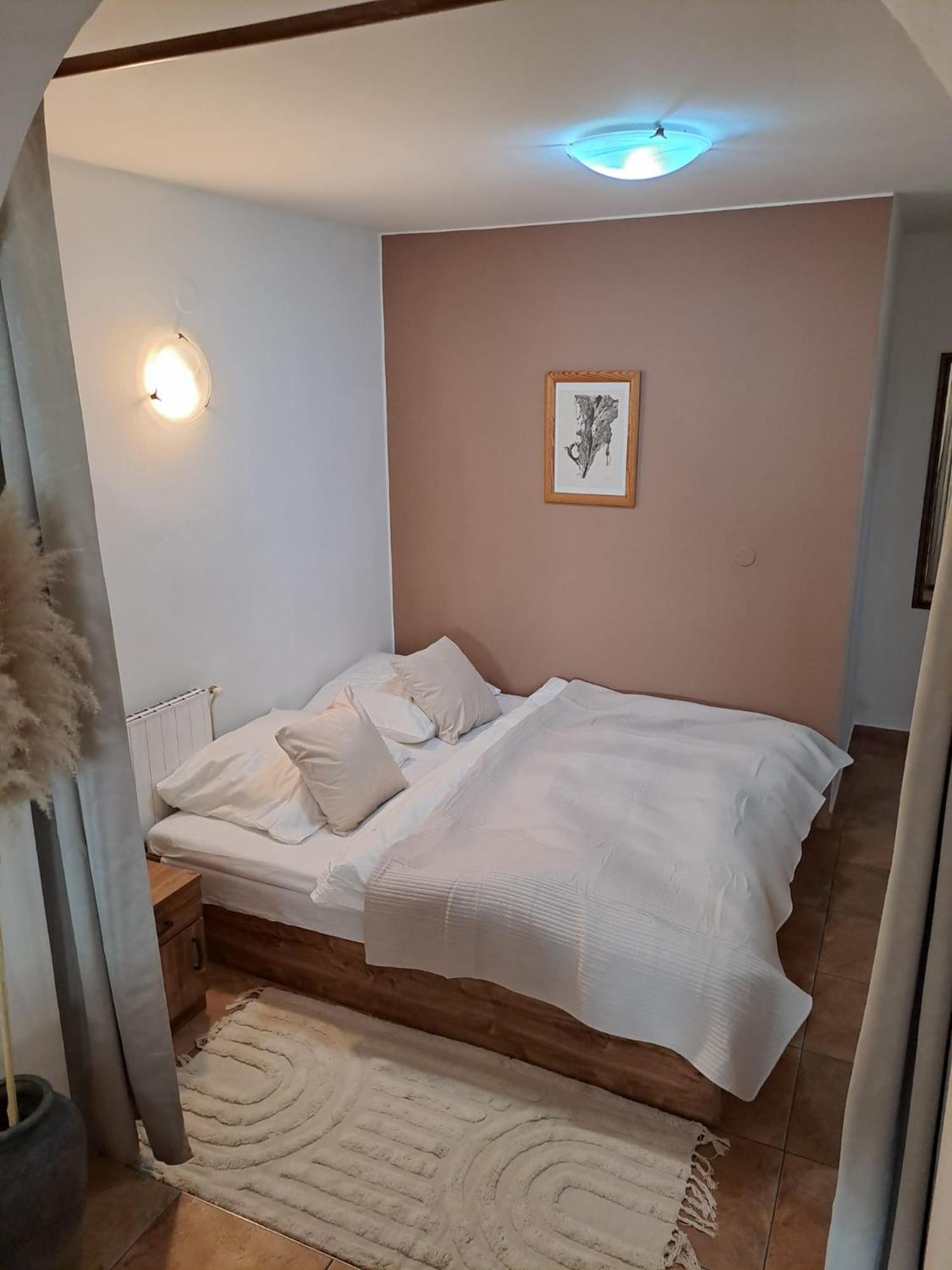 Apartman Romana Postorna Luaran gambar