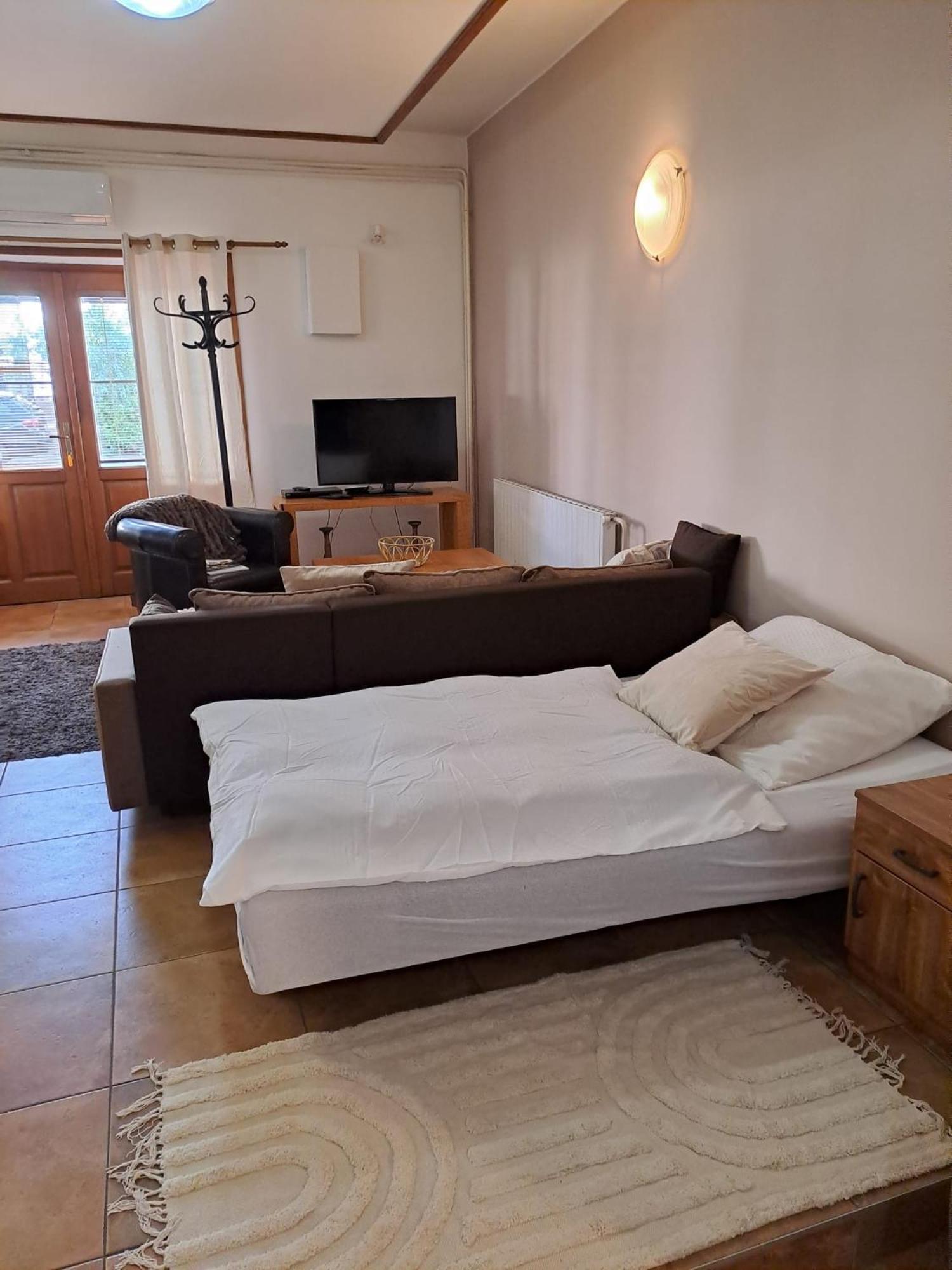 Apartman Romana Postorna Luaran gambar
